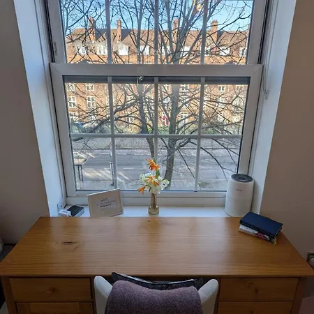 Single Close To Battersea Homestay *