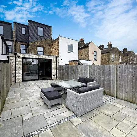 Buxton Road * London