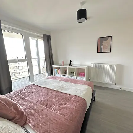 Lovely 2-bed In Apartment London