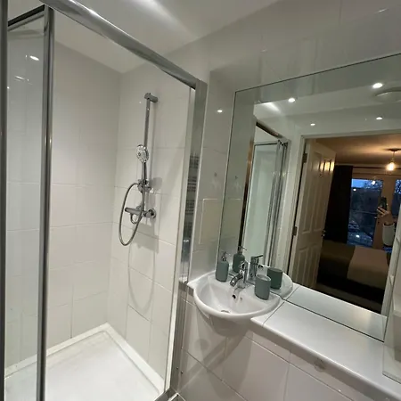 Lovely 2-bed In * London