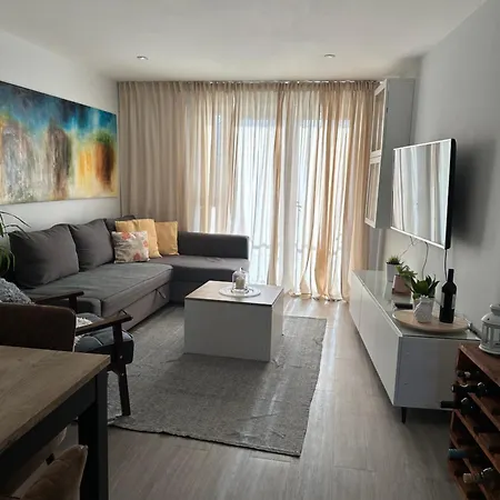 Lovely 2-bed In Apartment London