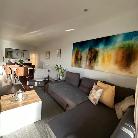Lovely 2-bed In Apartment London