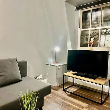 Cozy Corner Retreat London
