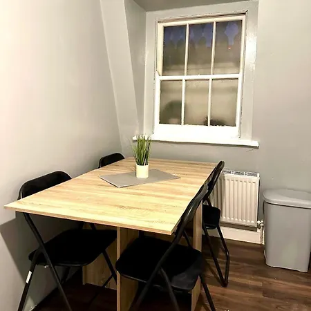 Cozy Corner Retreat * London