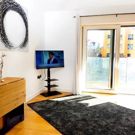 Peninsula Life- Stylish Greenwich 1bed Flat