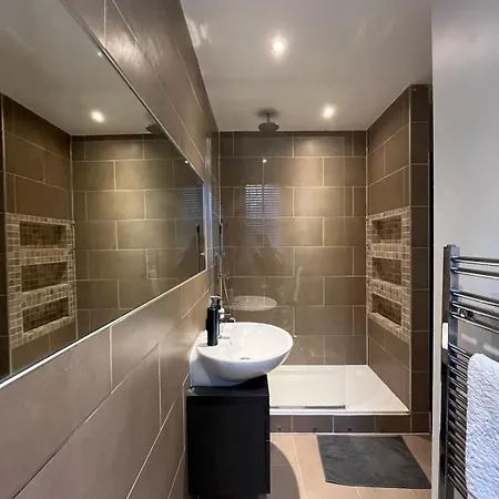 Spacious 3 Bedroom In Maida Vale Apartman *