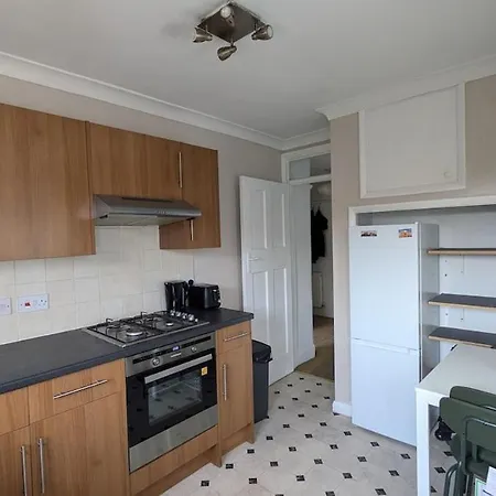 Two Bed In West London *