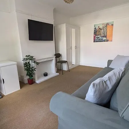 Two Bed In West London *