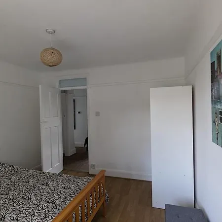 Apartment Two Bed In West London *