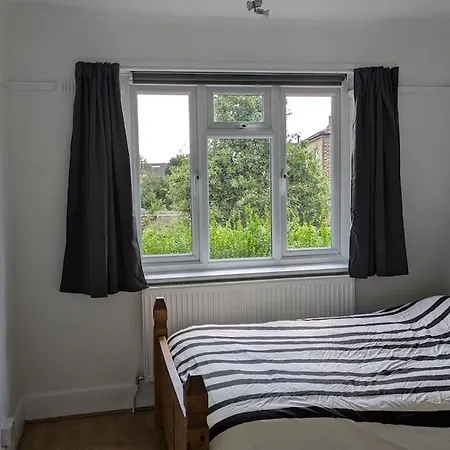 Apartment Two Bed In West London Brentford