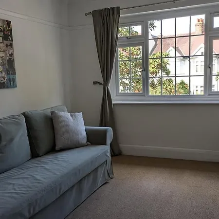 Two Bed In West London *