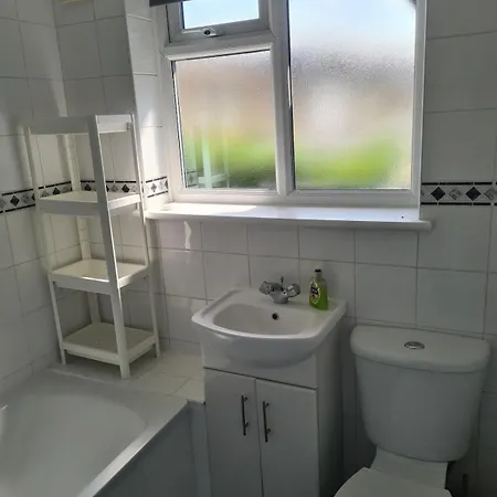 Two Bed In West London Apartment