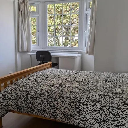 Apartment Two Bed In West London