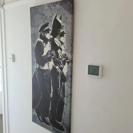 Apartment Two Bed In West London Brentford