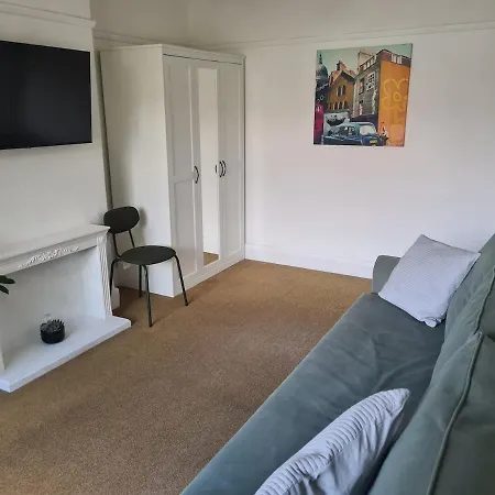 Two Bed In West London Brentford