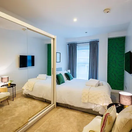 Lux To Eye Guest house London