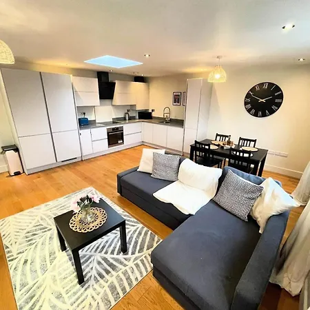 Stylish 1-bed Flat In Canary Wharf London