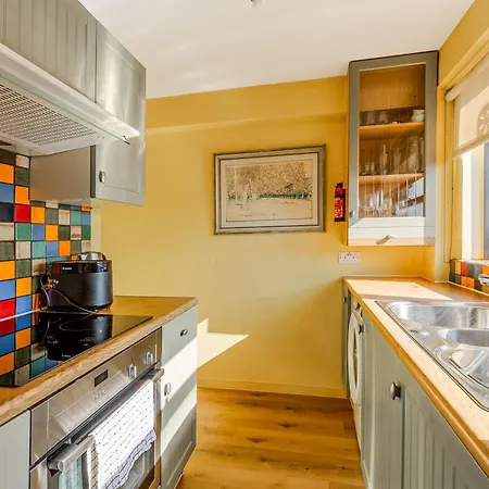 Covent Garden 1br Flat With Balcony Apartment
