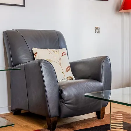 Covent Garden 1br Flat With Balcony *