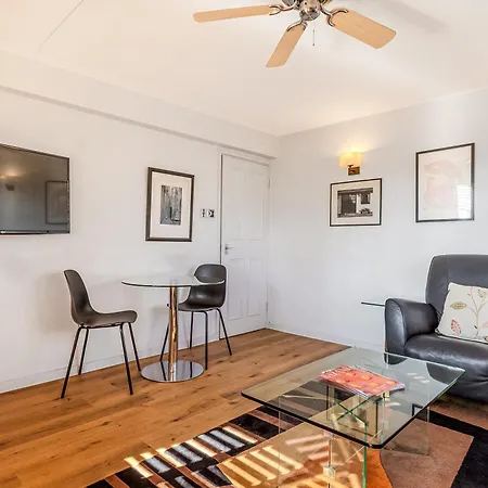 Covent Garden 1br Flat With Balcony * London