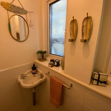 23 Mins To London Bridge Apartment Purley