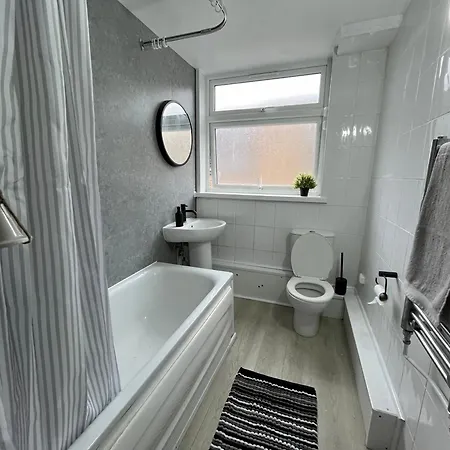 2 - Private Double In 4 Bed Flat Homestay *