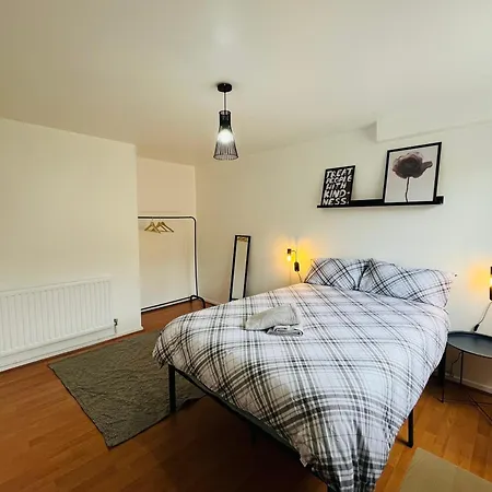 Homestay 2 - Private Double In 4 Bed Flat London