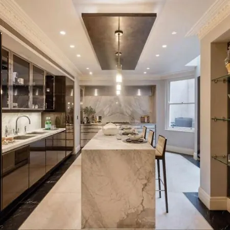 Exquisite 5br With Outdoor Terrace, Mayfair Apartment