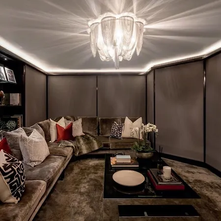 Exquisite 5br With Outdoor Terrace, Mayfair *