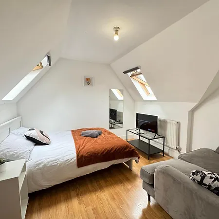 Homestay Wembley Stadium Rooms, 12mins