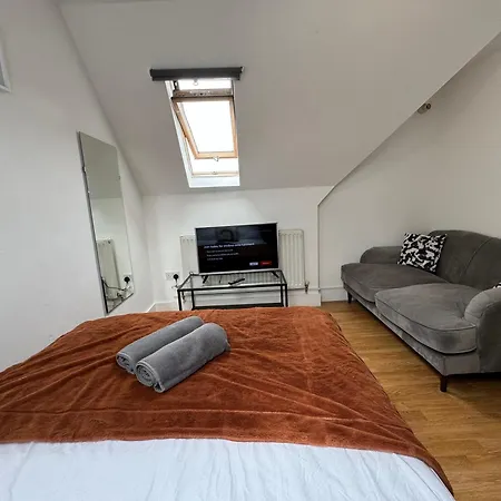 Wembley Stadium Rooms, 12mins Homestay *