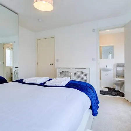 Apartment 2 Bedroom Flat Near Westfield, Hospital, Stadium & Uni London