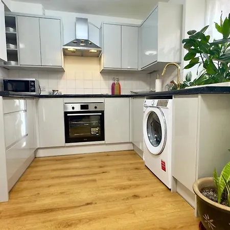 Cute 1 Bedroom Edgware Road Apartment