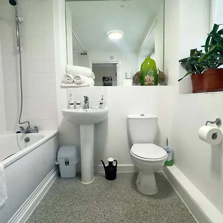 Cute 1 Bedroom Edgware Road Apartment *