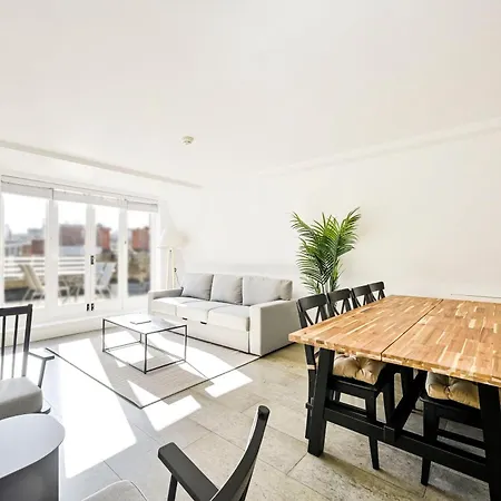 Farringdon Comfortable 3 Bed