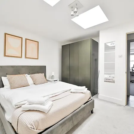 Farringdon Comfortable 3 Bed