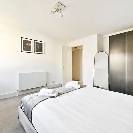 Farringdon Comfortable 3 Bed * London