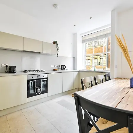 Farringdon Comfortable 3 Bed Apartment
