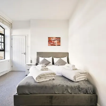 Farringdon Comfortable 3 Bed * London