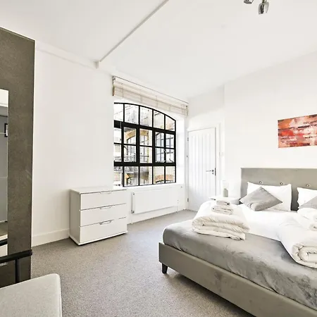 Farringdon Comfortable 3 Bed Apartment