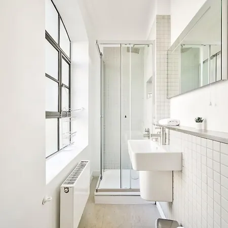 Farringdon Comfortable 3 Bed