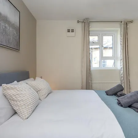 Cosy 4 Bed Near Greenwich Fast & Easy To לונדון