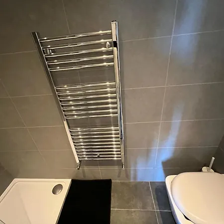 Sleek 3-bedroom Flat With Lift & Wi-fi In Southwark, Borough Near The Shard Apartment London