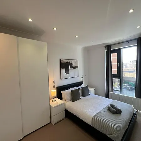 Sleek 3-bedroom Flat With Lift & Wi-fi In Southwark, Borough Near The Shard Apartment