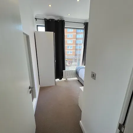 Apartment Sleek 3-bedroom Flat With Lift & Wi-fi In Southwark, Borough Near The Shard