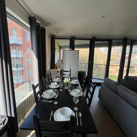 Sleek 3-bedroom Flat With Lift & Wi-fi In Southwark, Borough Near The Shard *