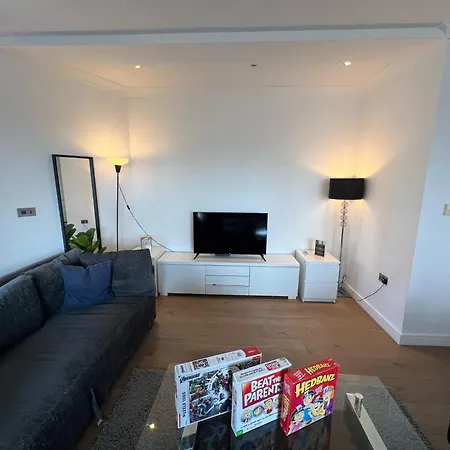 Sleek 3-bedroom Flat With Lift & Wi-fi In Southwark, Borough Near The Shard Apartment