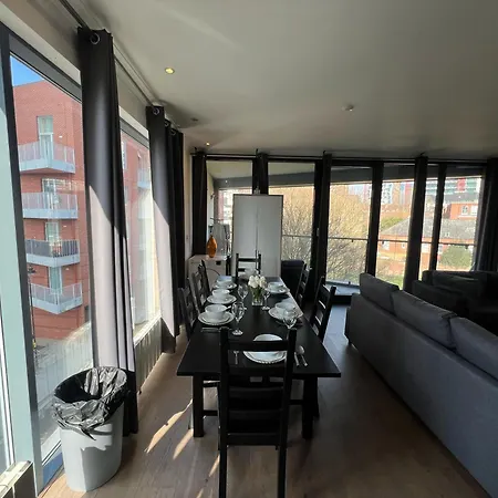 Sleek 3-bedroom Flat With Lift & Wi-fi In Southwark, Borough Near The Shard * London