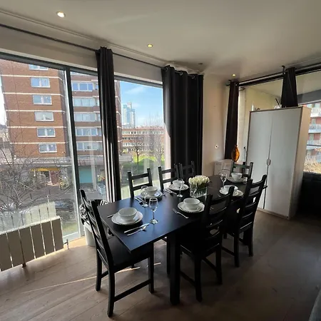 Sleek 3-bedroom Flat With Lift & Wi-fi In Southwark, Borough Near The Shard