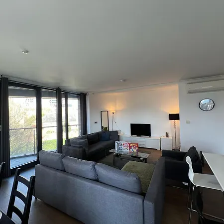 Apartment Sleek 3-bedroom Flat With Lift & Wi-fi In Southwark, Borough Near The Shard London